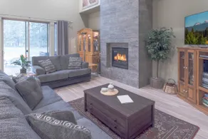 Private Hot Tub ~ Luxury Home ~ Close to Bachelor~ Golf ~ Dog Friendly - Image 5