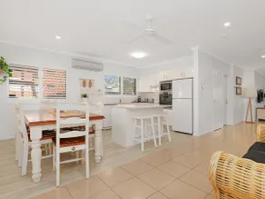 Martys Little Beach No 1 Two Story Apartment - Image 3