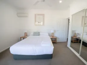 Martys Little Beach No 1 Two Story Apartment - Image 4