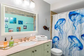 Manatee & kayak friendly waterfront cottage - Image 5