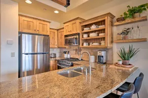 Walkable Park Mountain Getaway: Hot Tub & Views! - Image 4