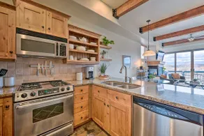 Walkable Park Mountain Getaway: Hot Tub & Views! - Image 5