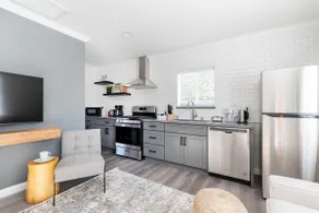 Fresh & Intimate 1BR + King bed Perfect for Couple - Image 3