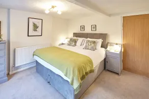 Host & Stay - Green Willow - Image 2