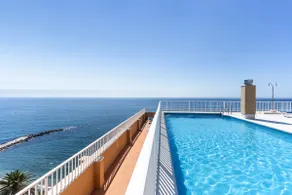 Appartement entièrement équipé avec piscine, terrasse et internet haut débit | Vue mer | Plage à proximité | Adapté au travail à distance - Image 3