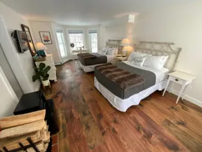 Luxury King Cottage, 2 twin beds in loft, fireplace, private entrance - Image 2