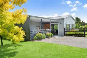 Berry Boutique Getaway - The Stables - Image 2