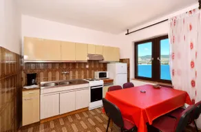 D large apt with big terrace next to the beach - Image 3