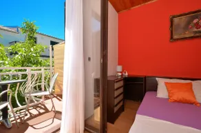 D large apt with big terrace next to the beach - Image 4