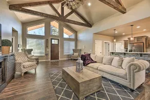 Hot Tub & Ponderosa Views! Luxe Cabin in Lakeside - Image 5