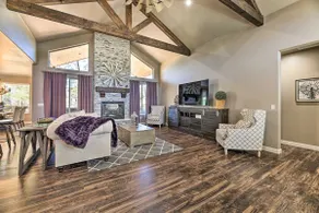Hot Tub & Ponderosa Views! Luxe Cabin in Lakeside - Image 4