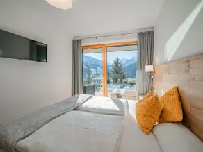 Luxury apartment with sauna and panoramic views - Image 4