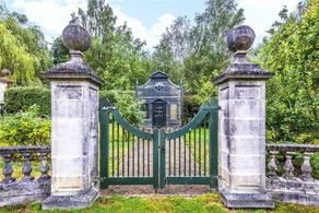 Eastwood Observatory: 12 bedrooms, swimming pool and tennis court - Image 3