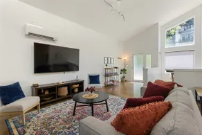 Hamilton Villa | Walk to Downtown! 3 BED 3 BATH - Image 2
