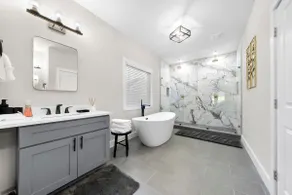 Family Friendly New Luxury Home Centrally located - Image 3