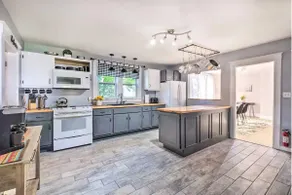 Comfortable, Charming Home Near Outdoor Adventure. Pet Friendly! - Image 2