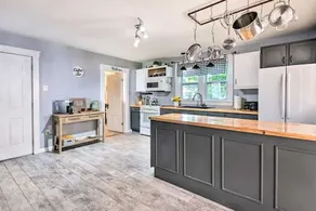 Comfortable, Charming Home Near Outdoor Adventure. Pet Friendly! - Image 5