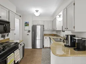 Lovely 4 BDR Home with Private Hot Tub Near Trails - Image 3