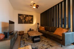 Detroit: WELCOME to this industrial-style apartment. Walking in, you'll find yourself in Charlie Chaplin's ”Modern Times” - Image 5