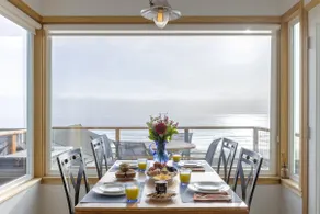 Unterhaltungs-Terrasse mit Panoramablick auf den Ozean | Blue Horizon von AvantStay - Image 5