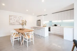 Beachfront Apartment with lots of Wow - Image 5