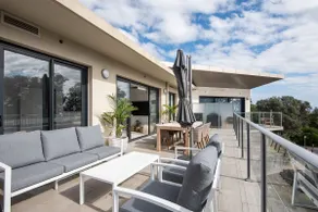 Beachfront Apartment with lots of Wow - Image 2