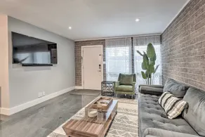 Walk to Fashion Square! Snowbird Condo w/ Pool - Image 4