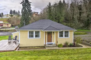 Updated Port Orchard Home, Walk to Waterfront - Image 3