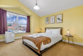 Charming 2b1.5b Townhome in U District - Image 2