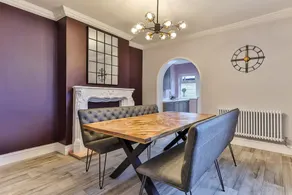Luxury Spacious Pad with Games Room - Image 3