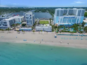 Spacious Unit Steps from the beach - W/ Parking! - Image 3