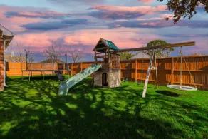Luxury spacious Two Story 5 Bedroom Home with Gym, Jacuzzi, Nearby Lake Ideal for Large Groups or Fa - Image 3