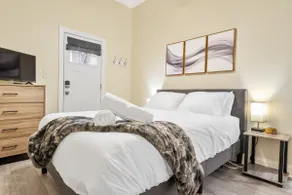Queen Bed Suite|Heart of Shadyside|Walkable &Quiet - Image 3