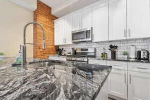 Queen Bed Suite|Heart of Shadyside|Walkable &Quiet - Image 2