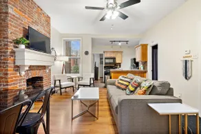 Cozy & Central 2BR ~ Steps from Walnut St! - Image 2