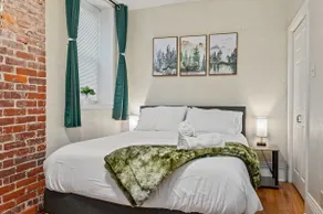 Cozy & Central 2BR ~ Steps from Walnut St! - Image 3