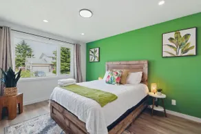 Rideau - Freshly Renovated 6 Bdrm, 3.5 Bthrm Home - Image 4