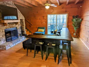 Nido Cabin - Close to attractions, Hot Tub, Game Room, Massage Chair - Image 4