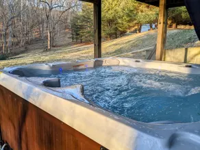 Nido Cabin - Close to attractions, Hot Tub, Game Room, Massage Chair - Image 2