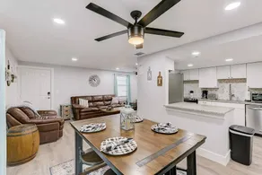 *Farmhouse 2/2 Renovated Condo 6 mins from IMG* - Image 4