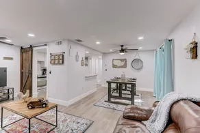 *Farmhouse 2/2 Renovated Condo 6 mins from IMG* - Image 3
