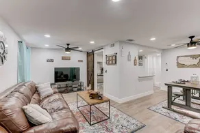 *Farmhouse 2/2 Renovated Condo 6 mins from IMG* - Image 5