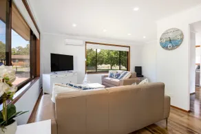 Sea and Sun Pet Friendly 4 Mins to Beach - Image 2