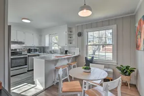 Mid-Century Modern Cottage in Ardmore Area! - Image 2