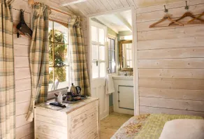 Chalet-Private bathroom with shower-Ja View - Image 3