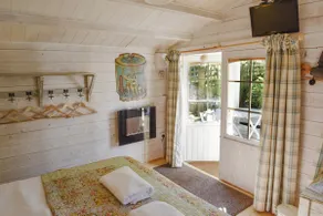 Chalet-Private bathroom with shower-Ja View - Image 2