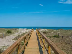 Über dem Mond: 3 BR / 3. 5 BA Haus in Kure Beach, 8 Personen - Image 2