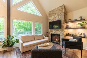 The Ravine by Calabogie Retreats - Luxury Chalet - Image 4