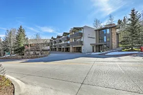 Cozy-Luxe Colorado Condo Next to Base Village - Image 3
