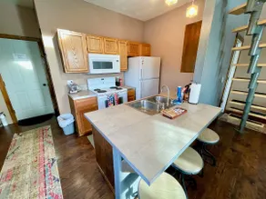 The Quartz Cottage - Image 3